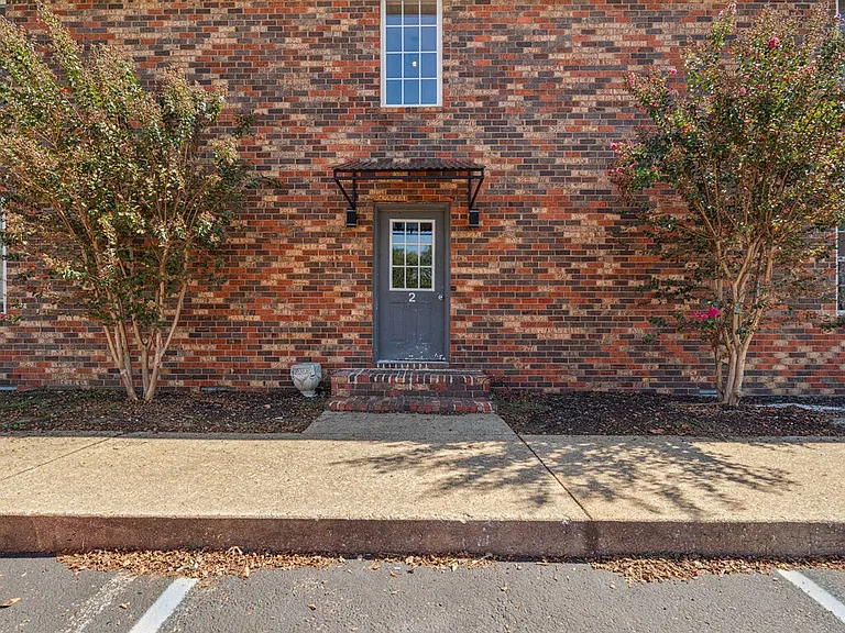 Willow Tree Apartments — Photo 33