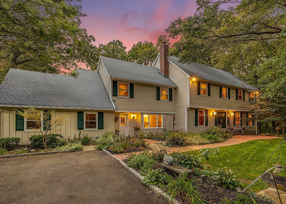 1st image of 54 Woodland Dr