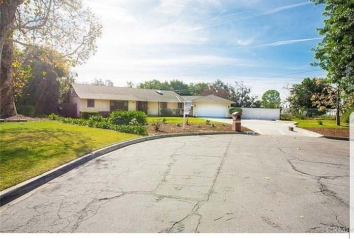 1st image of 8636 La Vela Ave