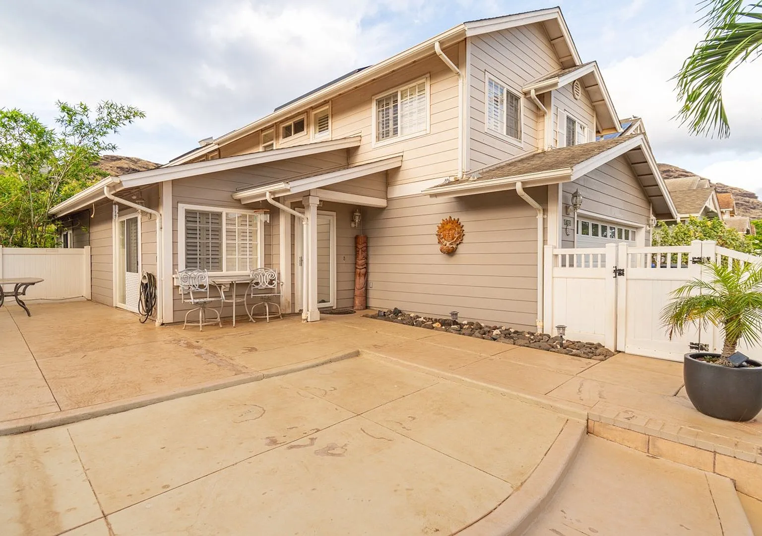 3br/2ba Home W/Enclosed Yard & Solar Panels! Pets Negotiable — Photo 3