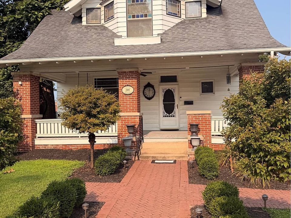 1st image of 209 S 1st St