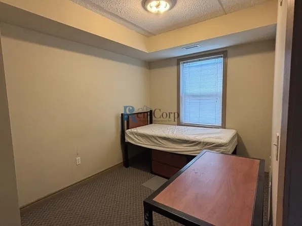 202 Lester St Unit 5, Waterloo, ON N2L 3W4