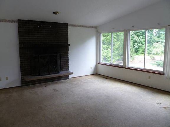 5th image of 15506 133rd Ave E
