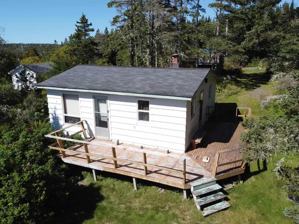 18046 Highway 7, Popes Harbour, NS B0J 3H0