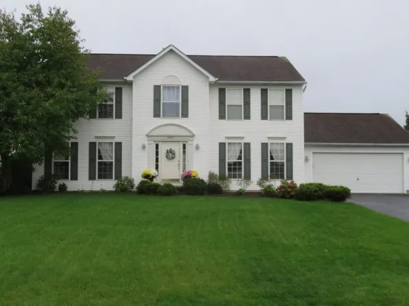 8083 Greystone Ct, East Amherst, NY 14051