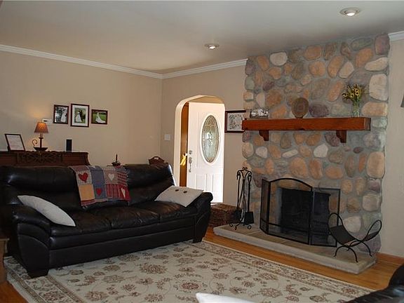 4th image of 1736 Arona Rd