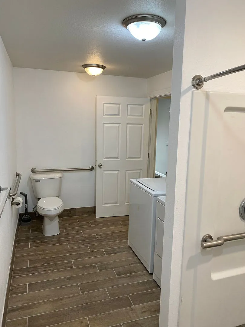 3 bedroom 1.5 bath house for rent! — Photo 4