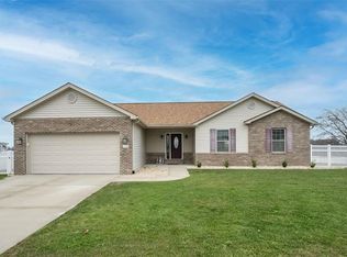 1135 Castle Green Dr, Waterloo, IL
