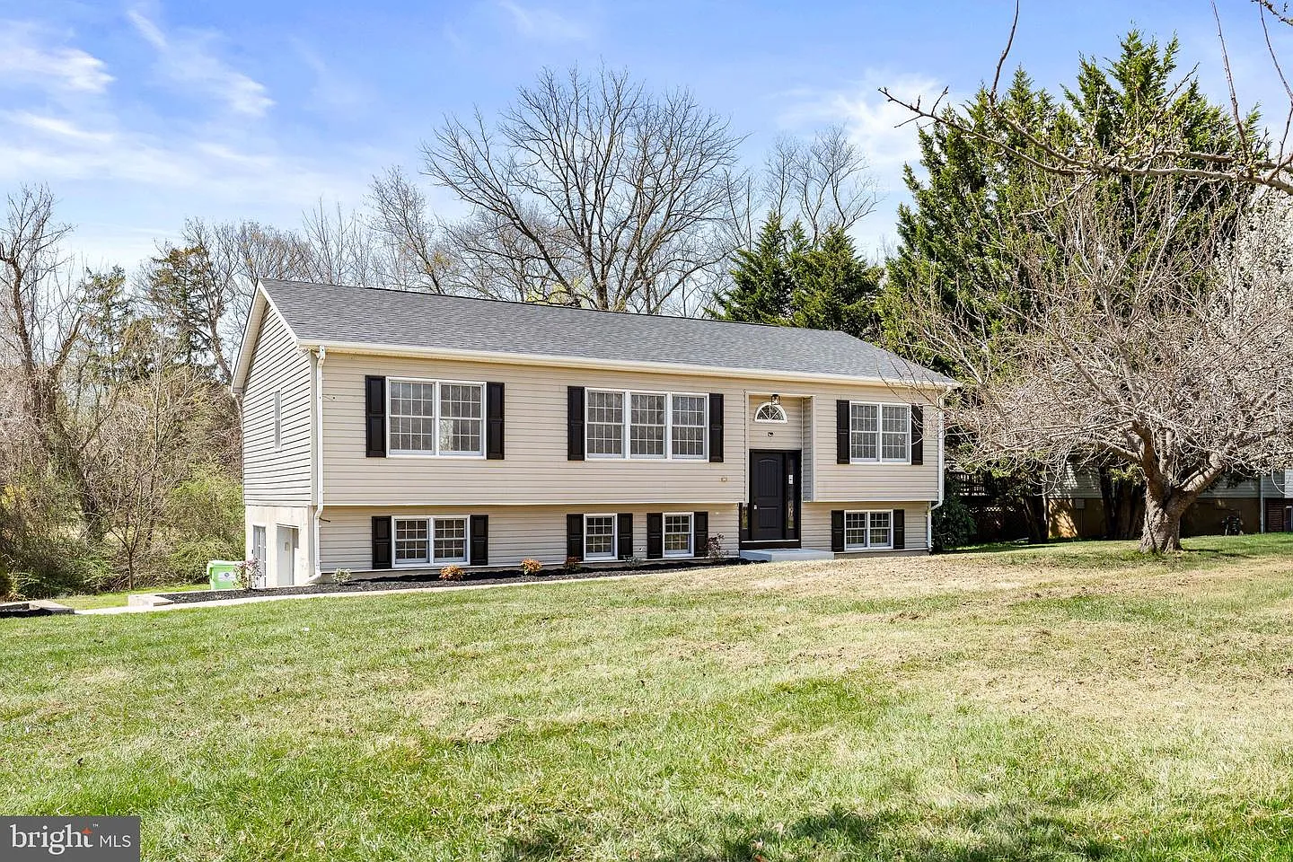 114 Creswell Ave photo 1