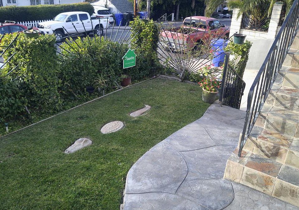 Garden area in front of apt