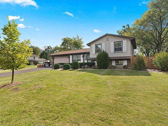 2nd image of 995 Millbrook Dr