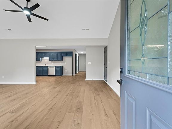 5th image of 27 Westbury Dr NW
