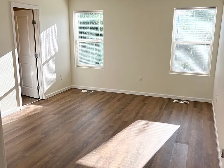 2129 NW Woodland Dr — Photo 8