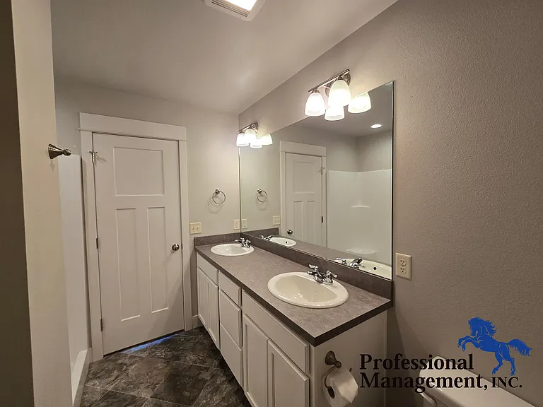 933 Kingston Ave — Photo 9