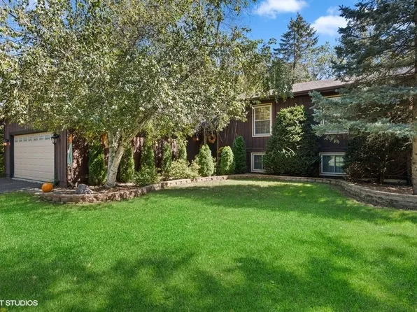 28855 N Garland Rd, Wauconda, IL 60084