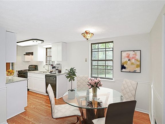 4th image of 5027 Camden Ct