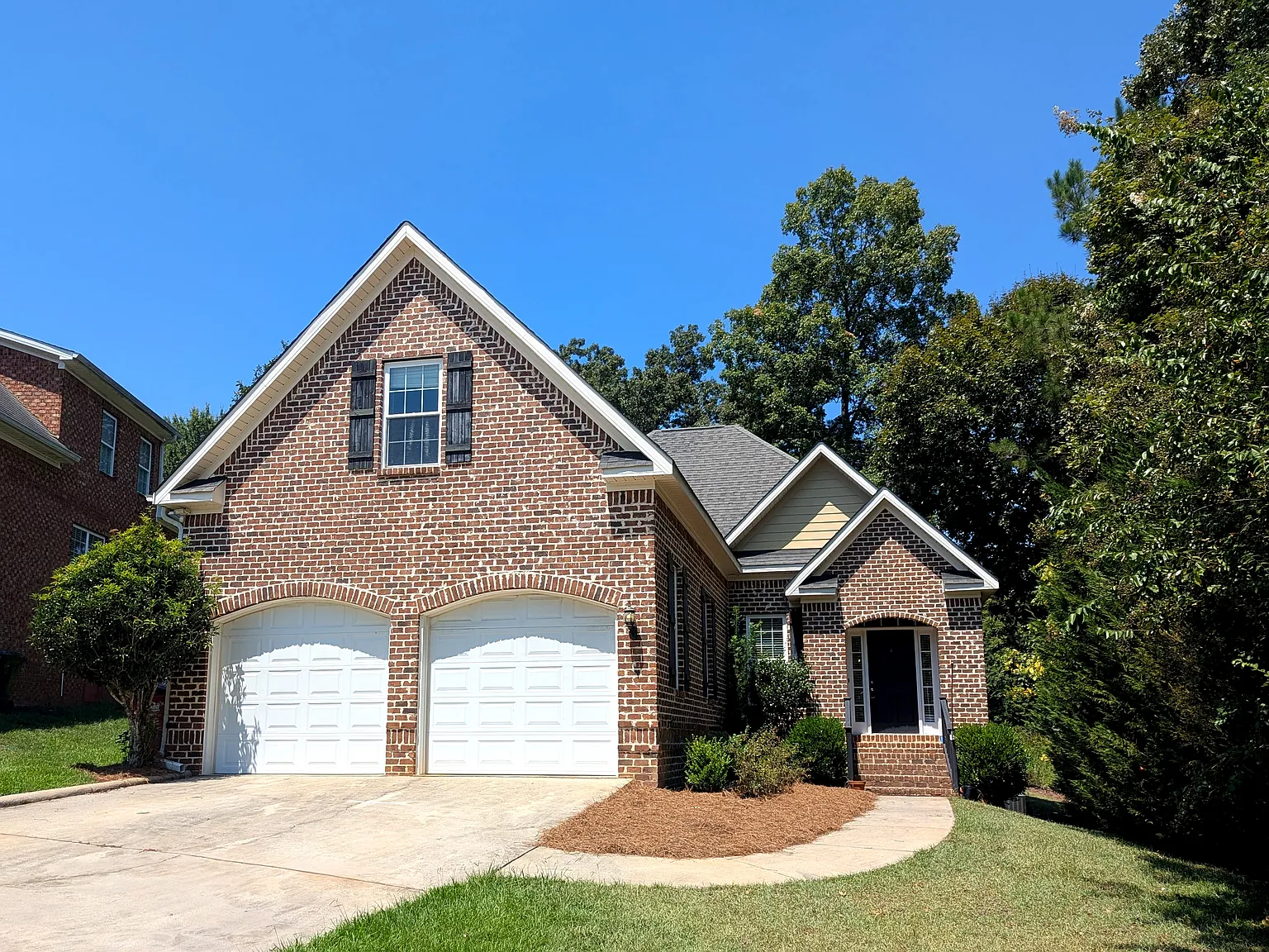4 bed, 2.5 bath, 2435 sqft, $2,550 — Photo 2