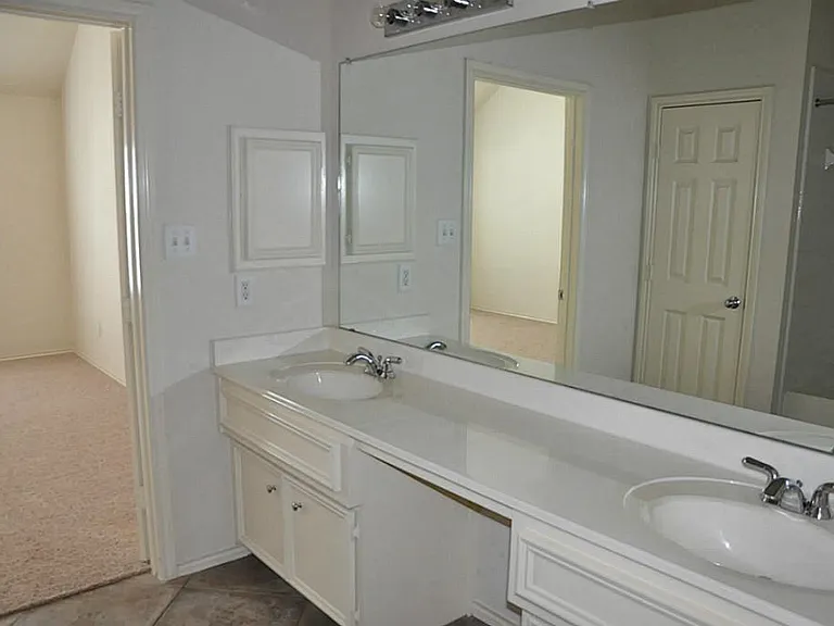 2020 Mason St — Photo 8