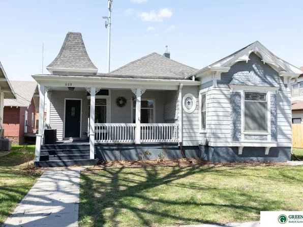 609 N Iowa Ave, York, NE 68467