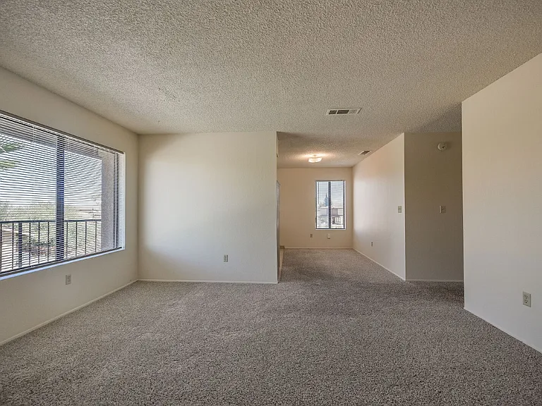 1021 W Perdew Ave — Photo 4