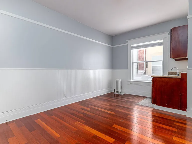 1008 Larkin — Photo 7