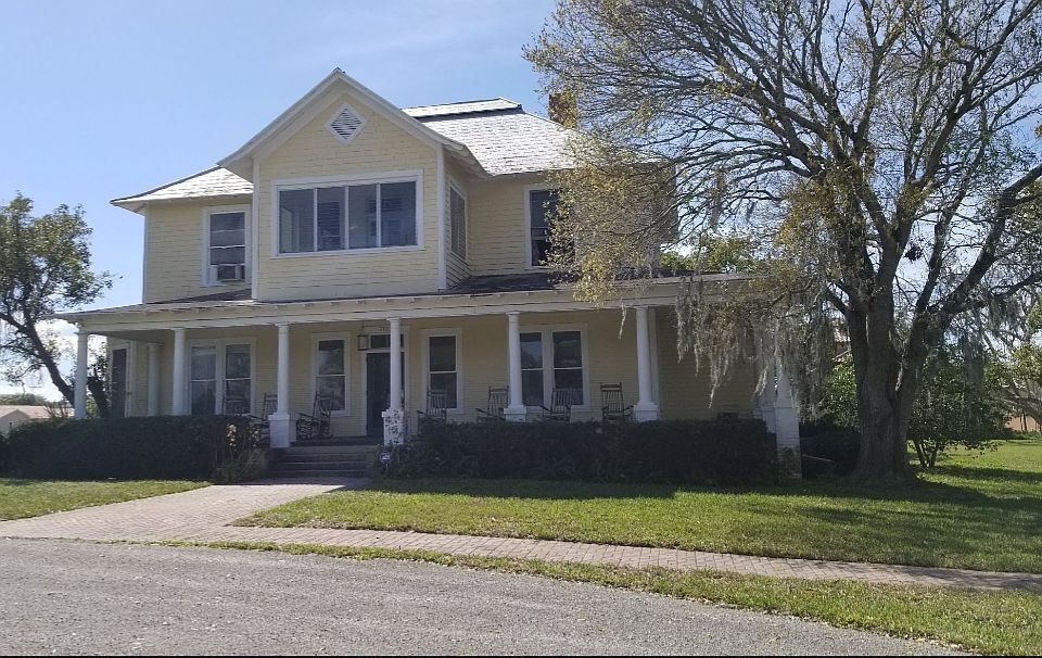 1st image of 3708 Douglas Pl