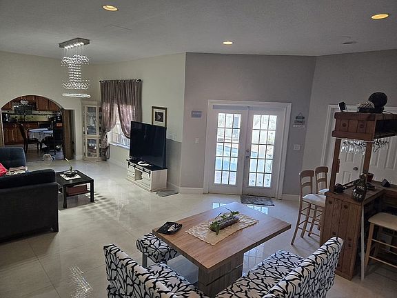 3rd image of 279 Springfield Dr