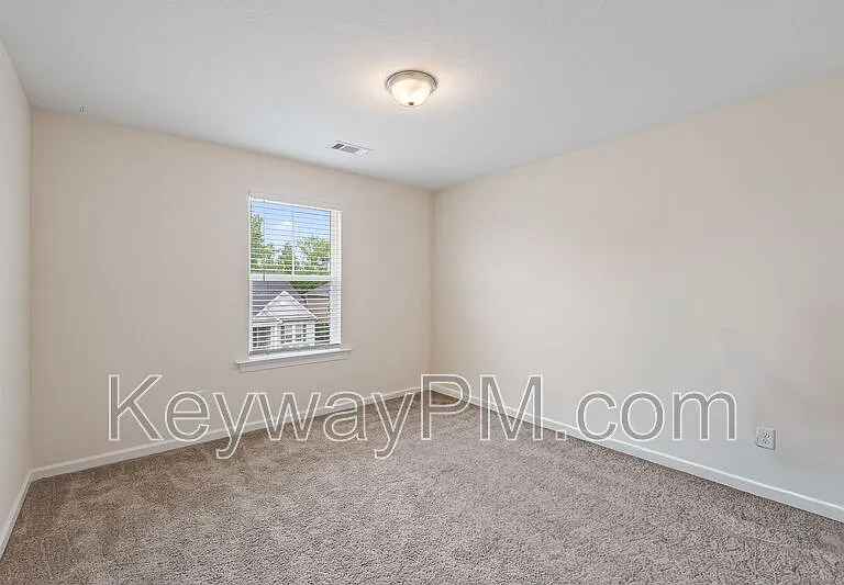 585 Hampton Dr — Photo 28