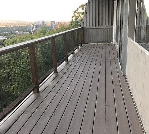 Upper deck