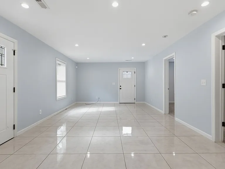 408 Elgin St #B — Photo 7