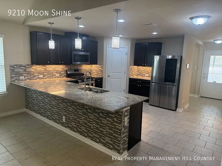 9210 Moon Shine — Photo 2