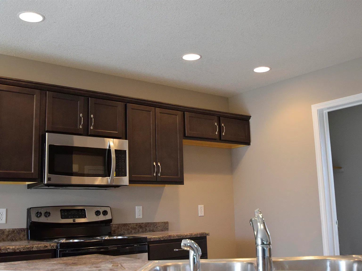 4 bed, 2.5 bath, 1795 sqft, $2,395 — Photo 4