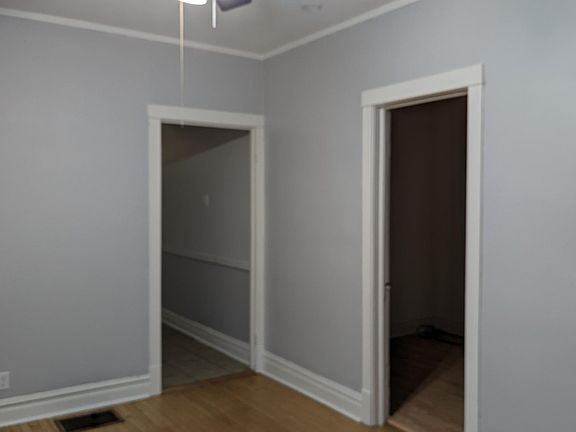 3rd image of 3634 S Hermitage Ave #1F