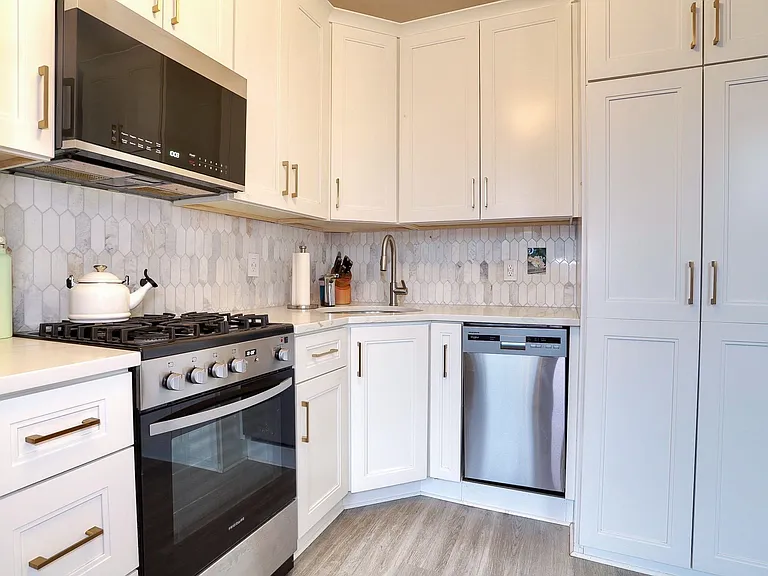 740 Washington St #6 — Photo 2