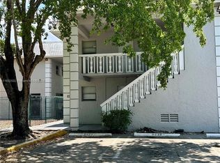 17255 SW 95th Ave APT J222, Miami, FL 33157