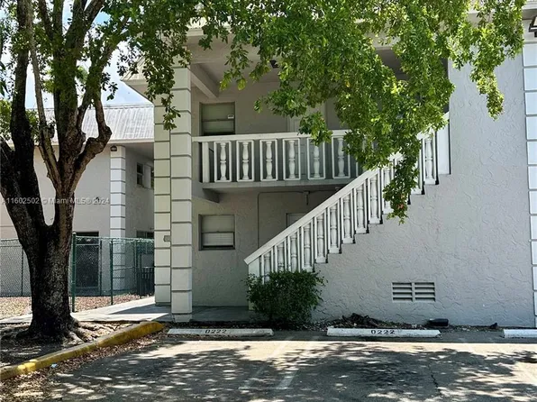 17255 SW 95th Ave APT J222, Miami, FL 33157