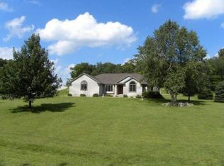 4067 Cedar Heights Trl, Center Point, IA 52213