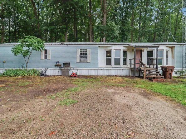 14372 Deaner Rd, Howard City, MI 49329
