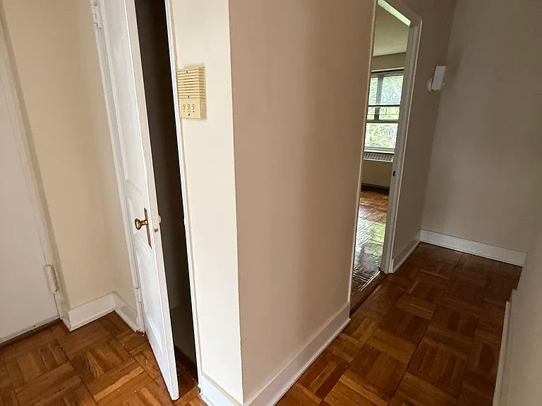 192-65 71st Cres #1B — Photo 3