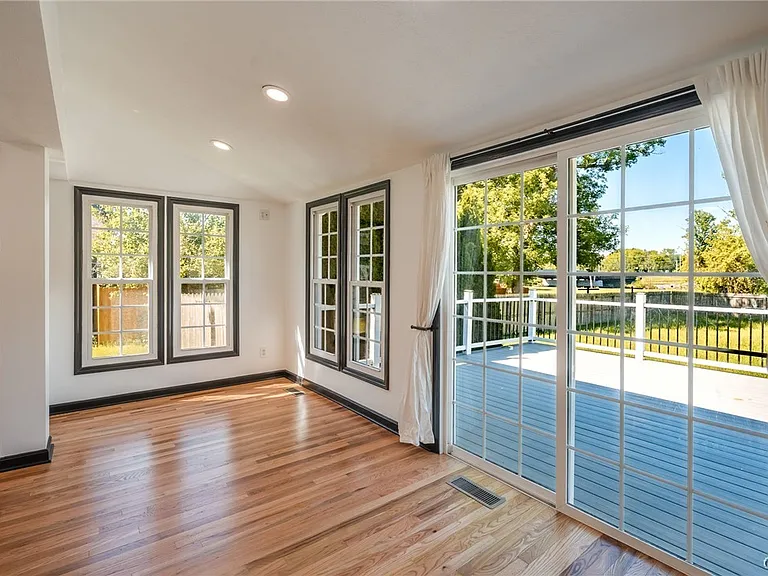 8403 Gaskin Rd — Photo 15
