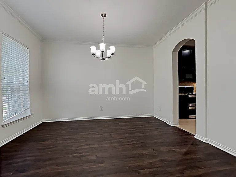 2213 Oak Circle Dr N — Photo 6