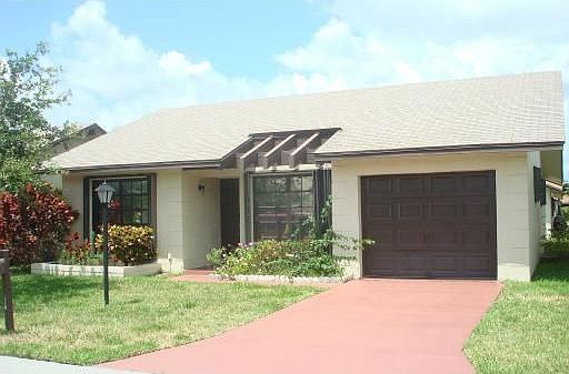 1st image of 1563 SW 22nd Ter