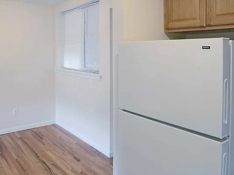 Towne Oaks Apartments — Photo 14