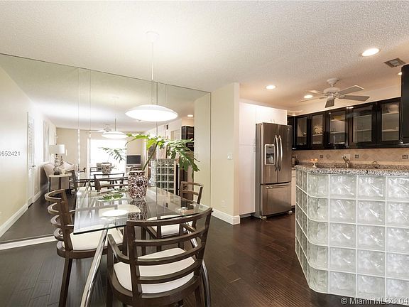 5th image of 6315 Bay Club Dr APT 2