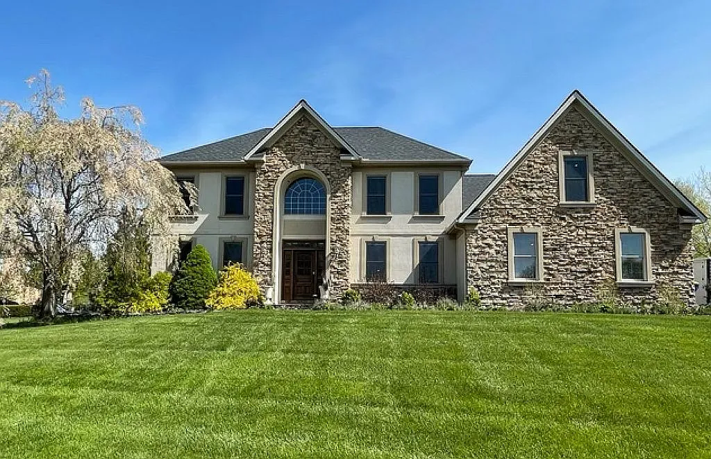 1302 Wicklow Dr photo 1