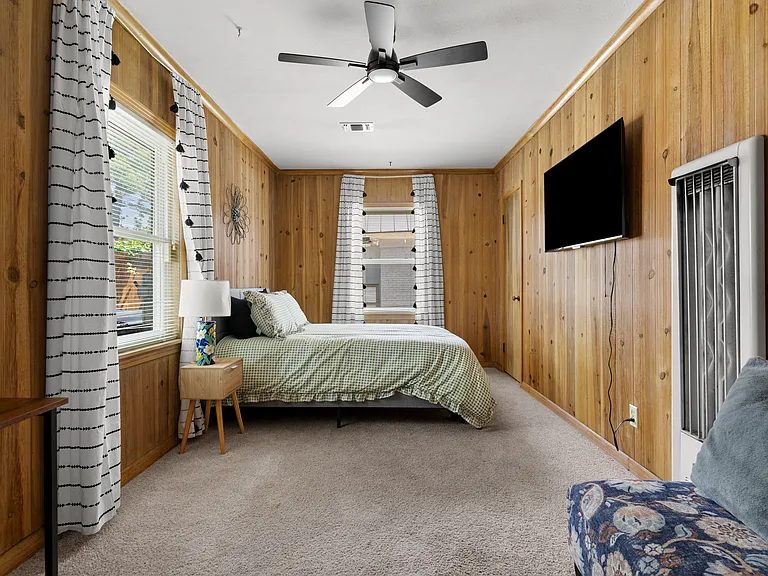 1505 N Riverside Dr — Photo 18