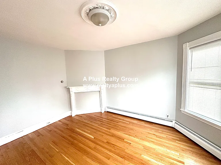 Buckley Ave — Photo 12