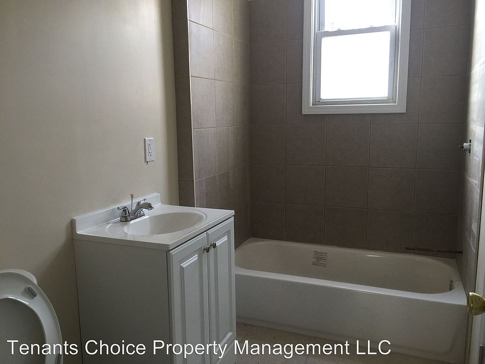 2nd image of 393 Seymour Ave #2