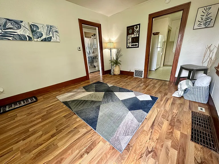 652 Conger St — Photo 8