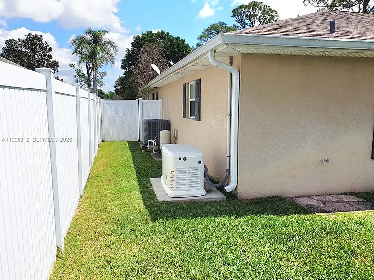 4031 Santa Barbara Dr — Photo 19